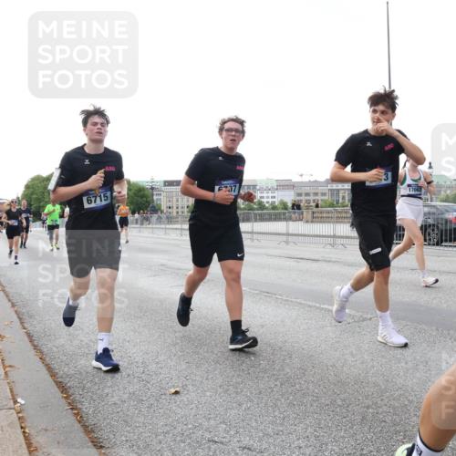 29.06.2025 - hella hamburg halbmarathon Lena Gebhardt http://msf.ph/oto/8430628 29.06.2025 10:07:31 Lombardsbrücke 6715, 6207, 17062, 5, 1173, 1893, 2032, 2136, 2190, 3922, 4262, 4502, 4550, 5100, 5242, 5899, 6196, 6517, 6518, 6707, 6713, 6715, 6833, 6918, 7019, 7503, 7760, 9338, 9967, 10212, 10700, 10703, 11114, 11394, 11641, 11758, 12378, 12550, 15051, 15673, 16241, 16539, 17062, 17895, 18218, 18270, 18316, 18721, 19134 meine-sportfotos.de