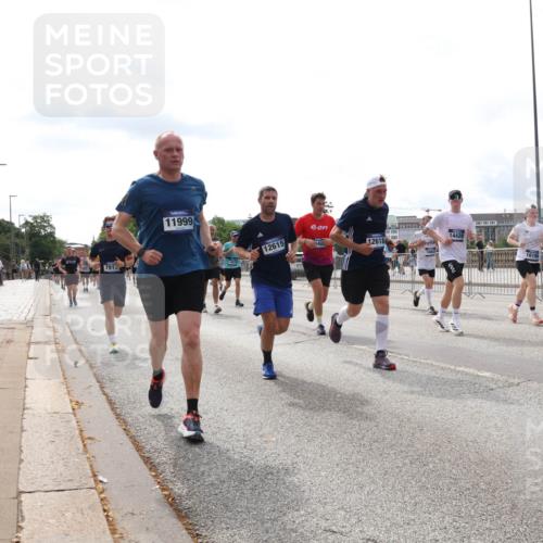 29.06.2025 - hella hamburg halbmarathon Lena Gebhardt http://msf.ph/oto/8430642 29.06.2025 10:19:53 Lombardsbrücke 791, 11999, 12615, 12618, 14428, 16190, 1110, 1115, 1145, 1154, 1332, 1534, 1708, 2017, 2064, 2357, 2405, 2441, 2795, 2918, 2993, 2995, 3278, 3446, 3678, 4108, 4110, 4170, 4539, 4562, 4570, 4737, 4739, 4979, 5035, 5123, 5251, 5397, 5449, 5659, 5849, 5878, 6444, 6796, 6797, 6872, 6874, 6939, 7137, 7248, 7249, 7519, 7808, 7836, 7917, 8146, 8387, 8427, 8537, 8738, 9196, 9856, 10349, 10540, 10550, 10594, 10622, 10701, 11028, 11036 meine-sportfotos.de