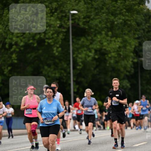29.06.2025 - hella hamburg halbmarathon Dr. Thomas Lammeyer http://msf.ph/oto/8430651 29.06.2025 10:51:59 Kennedybrücke 1073, 1430, 1523, 1618, 2163, 2211, 2320, 2407, 2491, 2500, 3679, 4239, 4342, 5700, 5796, 6255, 6256, 7240, 8105, 8158, 8270, 9356, 9743, 9758, 10658, 10777, 10903, 11276 meine-sportfotos.de