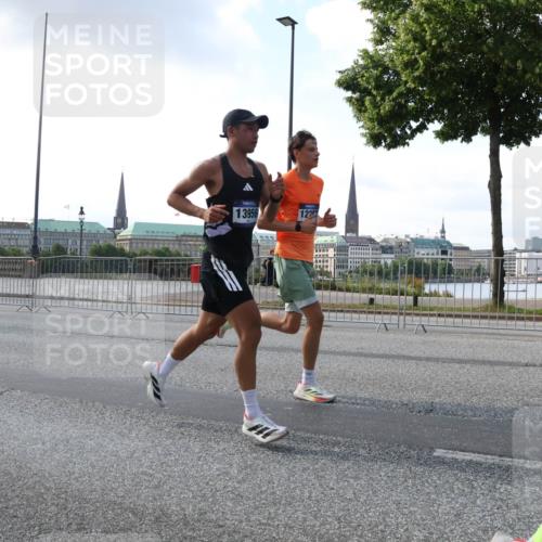 29.06.2025 - hella hamburg halbmarathon Lena Gebhardt http://msf.ph/oto/8430657 29.06.2025 09:44:45 Lombardsbrücke 13956, 1229, 1065, 1827, 2021, 2879, 3075, 3201, 3845, 3968, 4678, 5269, 5344, 5367, 6619, 7349, 8473, 8731, 8975, 9079, 10106, 10156, 10173, 10790, 10848, 11877, 12287, 12337, 12369, 13779, 13838, 13956, 14164, 14828, 15268, 15576, 15583, 15655, 15880, 16118, 16377, 16508, 16736, 17258, 17354, 18567, 18699, 19114 meine-sportfotos.de