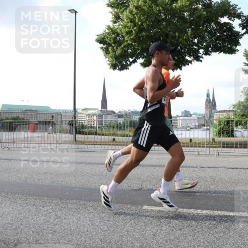 29.06.2025 - hella hamburg halbmarathon Lena Gebhardt http://msf.ph/oto/8430674 29.06.2025 09:44:45 Lombardsbrücke 1065, 1827, 2021, 2879, 3075, 3201, 3845, 3968, 4678, 5269, 5344, 5367, 6619, 7349, 8473, 8731, 8975, 9079, 10106, 10156, 10173, 10790, 10848, 11877, 12287, 12337, 12369, 13779, 13838, 13956, 14164, 14828, 15268, 15576, 15583, 15655, 15880, 16118, 16377, 16508, 16736, 17258, 17354, 18567, 18699, 19114 meine-sportfotos.de
