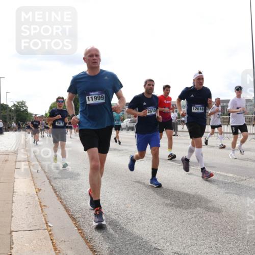 29.06.2025 - hella hamburg halbmarathon Lena Gebhardt http://msf.ph/oto/8430681 29.06.2025 10:19:53 Lombardsbrücke 7917, 11999, 2615, 12618, 1619, 1110, 1115, 1145, 1154, 1332, 1534, 1708, 2017, 2064, 2357, 2405, 2441, 2795, 2918, 2993, 2995, 3278, 3446, 3678, 4108, 4110, 4170, 4539, 4562, 4570, 4737, 4739, 4979, 5035, 5123, 5251, 5397, 5449, 5659, 5849, 5878, 6444, 6796, 6797, 6872, 6874, 6939, 7137, 7248, 7249, 7519, 7808, 7836, 7917, 8146, 8387, 8427, 8537, 8738, 9196, 9856, 10349, 10540, 10550, 10594, 10622, 10701, 11028, 11036 meine-sportfotos.de