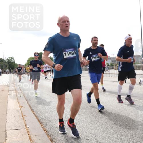29.06.2025 - hella hamburg halbmarathon Lena Gebhardt http://msf.ph/oto/8430691 29.06.2025 10:19:53 Lombardsbrücke 7917, 11999, 12615, 1231, 1442, 16190, 1110, 1115, 1145, 1154, 1332, 1534, 1708, 2017, 2064, 2357, 2405, 2441, 2795, 2918, 2993, 2995, 3278, 3446, 3678, 4108, 4110, 4170, 4539, 4562, 4570, 4737, 4739, 4979, 5035, 5123, 5251, 5397, 5449, 5659, 5849, 5878, 6444, 6796, 6797, 6872, 6874, 6939, 7137, 7248, 7249, 7519, 7808, 7836, 7917, 8146, 8387, 8427, 8537, 8738, 9196, 9856, 10349, 10540, 10550, 10594, 10622, 10701, 11028, 11036 meine-sportfotos.de