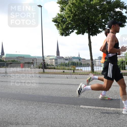 29.06.2025 - hella hamburg halbmarathon Lena Gebhardt http://msf.ph/oto/8430700 29.06.2025 09:44:46 Lombardsbrücke 1065, 1827, 2021, 2879, 3075, 3201, 3845, 3968, 4678, 5269, 5344, 5367, 6619, 7349, 8473, 8731, 8975, 9079, 10106, 10156, 10173, 10790, 10848, 11877, 12287, 12337, 12369, 13779, 13838, 13956, 14164, 14828, 15268, 15576, 15583, 15655, 15880, 16118, 16377, 16508, 16736, 17258, 17354, 18567, 18699, 19114 meine-sportfotos.de