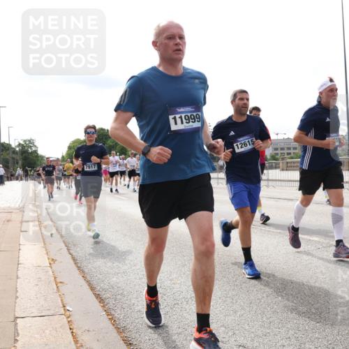 29.06.2025 - hella hamburg halbmarathon Lena Gebhardt http://msf.ph/oto/8430706 29.06.2025 10:19:54 Lombardsbrücke 7917, 11999, 12615, 14428, 16190, 1110, 1115, 1145, 1154, 1534, 1708, 2017, 2064, 2357, 2405, 2441, 2918, 2993, 2995, 3278, 3446, 3678, 4108, 4110, 4170, 4539, 4562, 4570, 4585, 4737, 4739, 4979, 5035, 5123, 5251, 5397, 5449, 5556, 5659, 5849, 5878, 6444, 6796, 6797, 6872, 6874, 6939, 7137, 7248, 7249, 7519, 7808, 7836, 7917, 8146, 8387, 8427, 8537, 8738, 9196, 9856, 10349, 10540, 10550, 10594, 10622, 10701, 11028, 11036 meine-sportfotos.de