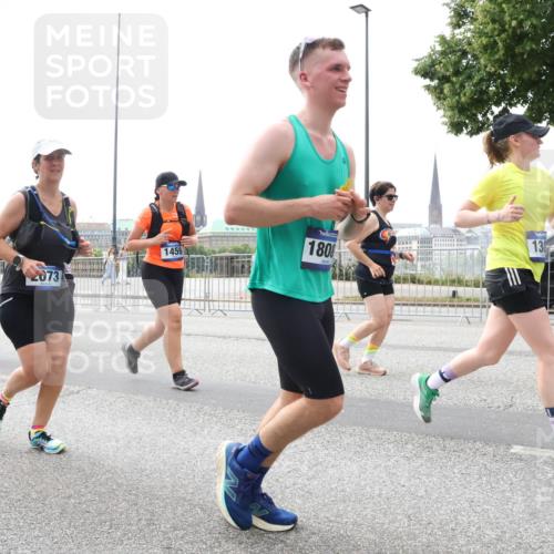 29.06.2025 - hella hamburg halbmarathon Lena Gebhardt http://msf.ph/oto/8430774 29.06.2025 10:44:06 Lombardsbrücke 2073, 1459, 1808, 130, 1023, 1026, 1095, 1306, 1310, 1345, 1459, 1519, 1802, 1804, 2073, 2186, 2343, 2610, 2692, 2733, 3065, 3288, 3596, 3597, 4496, 4627, 4636, 4866, 4898, 5001, 5127, 5192, 5201, 5293, 5647, 5730, 5731, 5890, 5902, 5905, 6036, 6334, 6895, 6971, 6973, 7205, 7206, 7326, 7489, 7504, 7610, 7818, 7842, 8000, 8058, 8272, 8591, 8763, 8870, 8957, 9073, 9510, 9704, 9879, 10097, 10223, 11825, 11955, 12322, 12803, 12995, 13906, 14123, 14654 meine-sportfotos.de