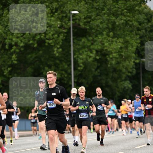 29.06.2025 - hella hamburg halbmarathon Dr. Thomas Lammeyer http://msf.ph/oto/8430786 29.06.2025 10:52:01 Kennedybrücke 1073, 1430, 1523, 1618, 2163, 2211, 2320, 2407, 2491, 2500, 2882, 3679, 4239, 4342, 4974, 5700, 5796, 6255, 6256, 6879, 7240, 8105, 8158, 8270, 9356, 9758, 10658, 10777, 10903, 11276 meine-sportfotos.de
