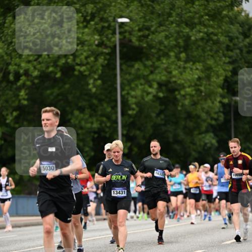 29.06.2025 - hella hamburg halbmarathon Dr. Thomas Lammeyer http://msf.ph/oto/8430811 29.06.2025 10:52:02 Kennedybrücke 1073, 1430, 1523, 1618, 2163, 2211, 2320, 2407, 2491, 2500, 2882, 3679, 4239, 4342, 4974, 5700, 5796, 6255, 6256, 6879, 7240, 8105, 8158, 8270, 9356, 9758, 10658, 10777, 10903, 11276 meine-sportfotos.de