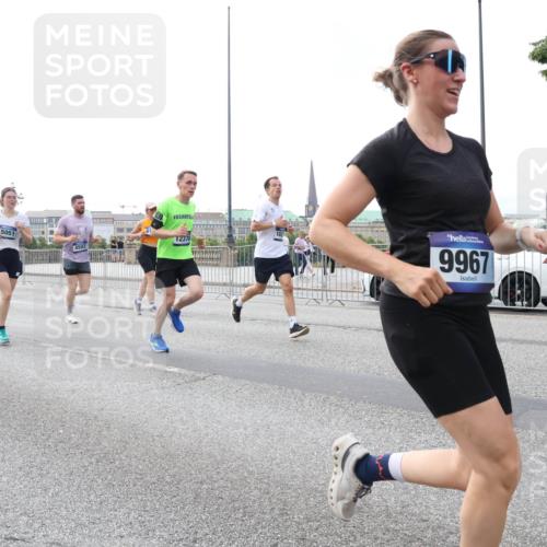 29.06.2025 - hella hamburg halbmarathon Lena Gebhardt http://msf.ph/oto/8430884 29.06.2025 10:07:36 Lombardsbrücke 2032, 15051, 12378, 9967, 1079, 1173, 1893, 2032, 2136, 2190, 2309, 3328, 3922, 4262, 4502, 4550, 5100, 5242, 5899, 6196, 6517, 6518, 6707, 6713, 6715, 6833, 6918, 7019, 7760, 9071, 9338, 9966, 9967, 10212, 10700, 10703, 11114, 11394, 11641, 11758, 12378, 12789, 15051, 15673, 16241, 16539, 16915, 17062, 18218, 18270, 18721, 19134 meine-sportfotos.de