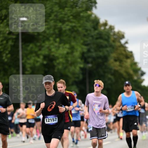 29.06.2025 - hella hamburg halbmarathon Dr. Thomas Lammeyer http://msf.ph/oto/8430888 29.06.2025 10:52:05 Kennedybrücke 1073, 1430, 1434, 1523, 1618, 2163, 2211, 2320, 2407, 2491, 2882, 3679, 4239, 4974, 5796, 6255, 6256, 6879, 7240, 8105, 8158, 8270, 9356, 9758, 10075, 10658, 10777, 10903, 11276 meine-sportfotos.de