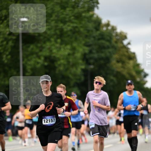 29.06.2025 - hella hamburg halbmarathon Dr. Thomas Lammeyer http://msf.ph/oto/8430897 29.06.2025 10:52:05 Kennedybrücke 1073, 1430, 1434, 1523, 1618, 2163, 2211, 2320, 2407, 2491, 2882, 3679, 4239, 4974, 5796, 6255, 6256, 6879, 7240, 8105, 8158, 8270, 9356, 9758, 10075, 10658, 10777, 10903, 11276 meine-sportfotos.de