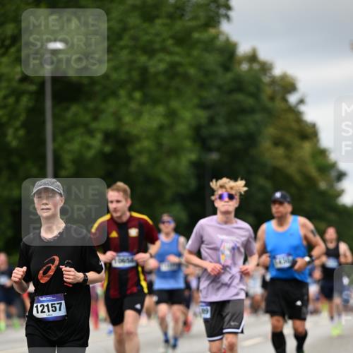 29.06.2025 - hella hamburg halbmarathon Dr. Thomas Lammeyer http://msf.ph/oto/8430925 29.06.2025 10:52:05 Kennedybrücke 1073, 1430, 1434, 1523, 1618, 2163, 2211, 2320, 2407, 2491, 2882, 3679, 4239, 4974, 5796, 6255, 6256, 6879, 7240, 8105, 8158, 8270, 9356, 9758, 10075, 10658, 10777, 10903, 11276 meine-sportfotos.de