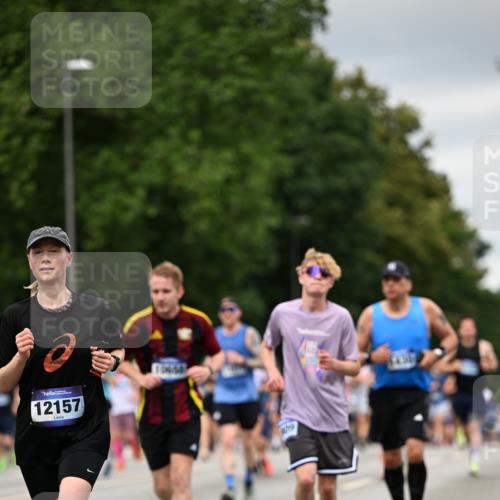 29.06.2025 - hella hamburg halbmarathon Dr. Thomas Lammeyer http://msf.ph/oto/8430932 29.06.2025 10:52:05 Kennedybrücke 1073, 1430, 1434, 1523, 1618, 2163, 2211, 2320, 2407, 2491, 2882, 3679, 4239, 4974, 5796, 6255, 6256, 6879, 7240, 8105, 8158, 8270, 9356, 9758, 10075, 10658, 10777, 10903, 11276 meine-sportfotos.de
