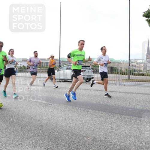 29.06.2025 - hella hamburg halbmarathon Lena Gebhardt http://msf.ph/oto/8430936 29.06.2025 10:07:36 Lombardsbrücke 2032, 150517, 1237, 1021, 4502, 1079, 1173, 1893, 2032, 2136, 2190, 2309, 3328, 3922, 4262, 4502, 4550, 5100, 5242, 5899, 6196, 6517, 6518, 6707, 6713, 6715, 6833, 6918, 7019, 7760, 9071, 9338, 9966, 9967, 10212, 10700, 10703, 11114, 11394, 11641, 11758, 12378, 12789, 15051, 15673, 16241, 16539, 16915, 17062, 18218, 18270, 18721, 19134 meine-sportfotos.de