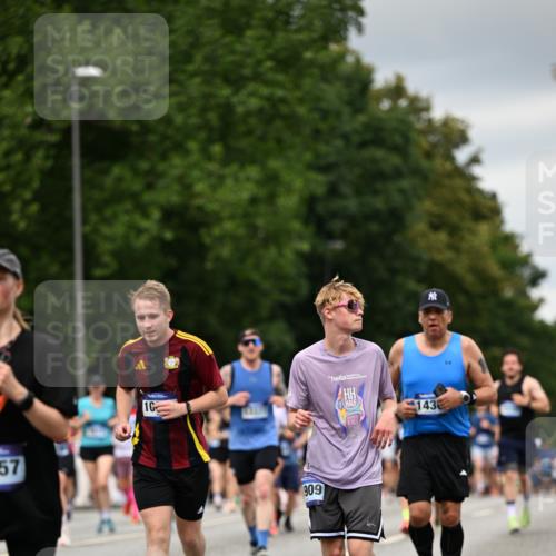29.06.2025 - hella hamburg halbmarathon Dr. Thomas Lammeyer http://msf.ph/oto/8430939 29.06.2025 10:52:06 Kennedybrücke 1073, 1430, 1434, 1523, 1618, 2163, 2211, 2320, 2407, 2418, 2491, 2882, 3679, 4239, 4974, 5796, 6255, 6256, 6879, 7240, 8105, 8158, 8270, 9018, 9356, 9758, 10075, 10658, 10777, 10903, 11276 meine-sportfotos.de
