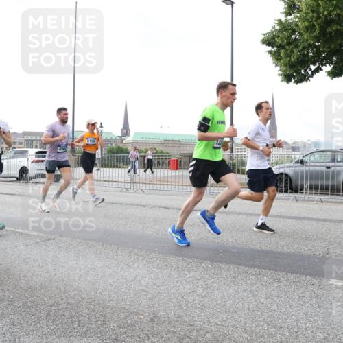 29.06.2025 - hella hamburg halbmarathon Lena Gebhardt http://msf.ph/oto/8430975 29.06.2025 10:07:37 Lombardsbrücke 2032, 4502, 6196, 123, 1079, 1173, 1893, 2032, 2136, 2190, 2309, 3328, 3922, 4262, 4502, 4550, 5100, 5242, 5899, 6196, 6517, 6518, 6707, 6713, 6715, 6833, 6918, 7019, 7760, 9071, 9338, 9966, 9967, 10212, 10700, 10703, 11114, 11394, 11641, 11758, 12378, 12789, 15051, 15673, 16241, 16539, 16915, 17062, 18218, 18270, 18721, 19134 meine-sportfotos.de
