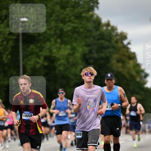 29.06.2025 - hella hamburg halbmarathon Dr. Thomas Lammeyer http://msf.ph/oto/8430978 29.06.2025 10:52:06 Kennedybrücke 1073, 1430, 1434, 1523, 1618, 2163, 2211, 2320, 2407, 2418, 2491, 2882, 3679, 4239, 4974, 5796, 6255, 6256, 6879, 7240, 8105, 8158, 8270, 9018, 9356, 9758, 10075, 10658, 10777, 10903, 11276 meine-sportfotos.de
