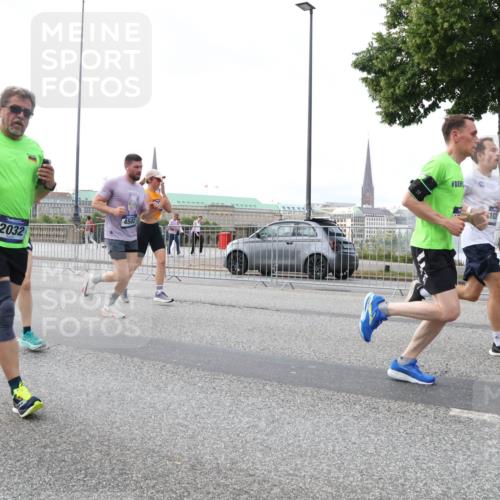 29.06.2025 - hella hamburg halbmarathon Lena Gebhardt http://msf.ph/oto/8430993 29.06.2025 10:07:37 Lombardsbrücke 2032, 4502, 102, 1079, 1173, 1893, 2032, 2136, 2190, 2309, 3328, 3922, 4262, 4502, 4550, 5100, 5242, 5899, 6196, 6517, 6518, 6707, 6713, 6715, 6833, 6918, 7019, 7760, 9071, 9338, 9966, 9967, 10212, 10700, 10703, 11114, 11394, 11641, 11758, 12378, 12789, 15051, 15673, 16241, 16539, 16915, 17062, 18218, 18270, 18721, 19134 meine-sportfotos.de