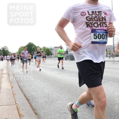 29.06.2025 - hella hamburg halbmarathon Lena Gebhardt http://msf.ph/oto/8430999 29.06.2025 10:44:08 Lombardsbrücke 5001, 1095, 1026, 1095, 1306, 1310, 1345, 1459, 1519, 1802, 1804, 2073, 2186, 2343, 2610, 2692, 2733, 3065, 3288, 3596, 3597, 4496, 4627, 4636, 4898, 5001, 5127, 5192, 5201, 5293, 5647, 5730, 5731, 5890, 5902, 5905, 6036, 6334, 6895, 6971, 6973, 7205, 7206, 7326, 7489, 7504, 7610, 7818, 7842, 8000, 8058, 8272, 8591, 8763, 8870, 8957, 9073, 9510, 9704, 9879, 10097, 10223, 11825, 11955, 12322, 12803, 12995, 13330, 13390, 13906, 14091, 14123, 14654 meine-sportfotos.de