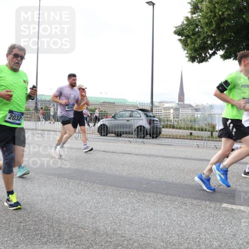 29.06.2025 - hella hamburg halbmarathon Lena Gebhardt http://msf.ph/oto/8431012 29.06.2025 10:07:37 Lombardsbrücke 2032, 4502, 1079, 1173, 1893, 2032, 2136, 2190, 2309, 3328, 3922, 4262, 4502, 4550, 5100, 5242, 5899, 6196, 6517, 6518, 6707, 6713, 6715, 6833, 6918, 7019, 7760, 9071, 9338, 9966, 9967, 10212, 10700, 10703, 11114, 11394, 11641, 11758, 12378, 12789, 15051, 15673, 16241, 16539, 16915, 17062, 18218, 18270, 18721, 19134 meine-sportfotos.de