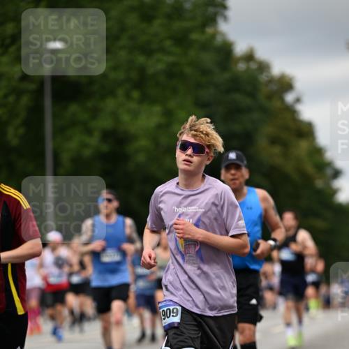 29.06.2025 - hella hamburg halbmarathon Dr. Thomas Lammeyer http://msf.ph/oto/8431041 29.06.2025 10:52:08 Kennedybrücke 1073, 1430, 1434, 1523, 1618, 2163, 2195, 2211, 2320, 2407, 2418, 2491, 2882, 3679, 4239, 4974, 5796, 6255, 6256, 6879, 7240, 8105, 8158, 8270, 9018, 9356, 9758, 10075, 10658, 10777, 10903, 11276 meine-sportfotos.de