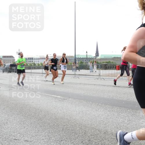 29.06.2025 - hella hamburg halbmarathon Lena Gebhardt http://msf.ph/oto/8431056 29.06.2025 10:44:09 Lombardsbrücke 17293, 17582, 8870, 163, 1026, 1095, 1306, 1310, 1345, 1459, 1519, 1802, 1804, 2073, 2186, 2343, 2610, 2692, 2733, 3065, 3288, 3596, 3597, 4496, 4627, 4636, 4898, 5001, 5127, 5192, 5201, 5293, 5647, 5730, 5731, 5890, 5902, 5905, 6036, 6334, 6895, 6971, 6973, 7205, 7206, 7326, 7489, 7610, 7818, 7842, 8000, 8058, 8272, 8591, 8763, 8870, 8957, 9073, 9510, 9704, 9879, 10097, 10223, 10303, 10304, 11825, 11955, 12322, 12803, 12995, 13330, 13390, 13906, 14091, 14123, 14654 meine-sportfotos.de