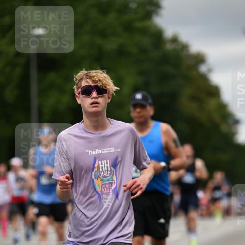 29.06.2025 - hella hamburg halbmarathon Dr. Thomas Lammeyer http://msf.ph/oto/8431081 29.06.2025 10:52:09 Kennedybrücke 1073, 1430, 1434, 1523, 1618, 2163, 2195, 2211, 2320, 2407, 2418, 2491, 2882, 3468, 3679, 4239, 4974, 5796, 6255, 6256, 6879, 7240, 8105, 8158, 8270, 9018, 9356, 9758, 10075, 10658, 10777, 10903, 11276 meine-sportfotos.de