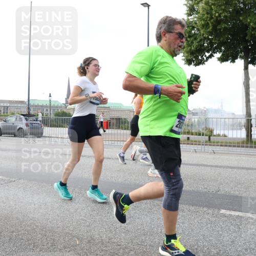 29.06.2025 - hella hamburg halbmarathon Lena Gebhardt http://msf.ph/oto/8431094 29.06.2025 10:07:38 Lombardsbrücke 15051, 20, 1079, 1173, 1893, 2032, 2136, 2190, 2309, 3328, 3922, 4228, 4262, 4502, 4550, 4864, 5100, 5242, 5899, 6196, 6517, 6518, 6707, 6713, 6715, 6833, 6918, 7019, 7760, 9071, 9338, 9966, 9967, 10212, 10700, 10703, 11114, 11394, 11641, 11758, 12378, 12789, 13458, 15051, 15673, 16241, 16539, 16915, 17062, 18218, 18270, 18721, 19134 meine-sportfotos.de