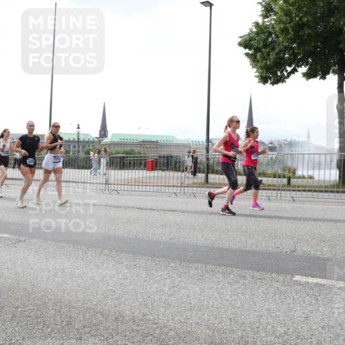 29.06.2025 - hella hamburg halbmarathon Lena Gebhardt http://msf.ph/oto/8431100 29.06.2025 10:44:09 Lombardsbrücke 8870, 15719, 59, 1026, 1095, 1306, 1310, 1345, 1459, 1519, 1802, 1804, 2073, 2186, 2343, 2610, 2692, 2733, 3065, 3288, 3596, 3597, 4496, 4627, 4636, 4898, 5001, 5127, 5192, 5201, 5293, 5647, 5730, 5731, 5890, 5902, 5905, 6036, 6334, 6895, 6971, 6973, 7205, 7206, 7326, 7489, 7610, 7818, 7842, 8000, 8058, 8272, 8591, 8763, 8870, 8957, 9073, 9510, 9704, 9879, 10097, 10223, 10303, 10304, 11825, 11955, 12322, 12803, 12995, 13330, 13390, 13906, 14091, 14123, 14654 meine-sportfotos.de