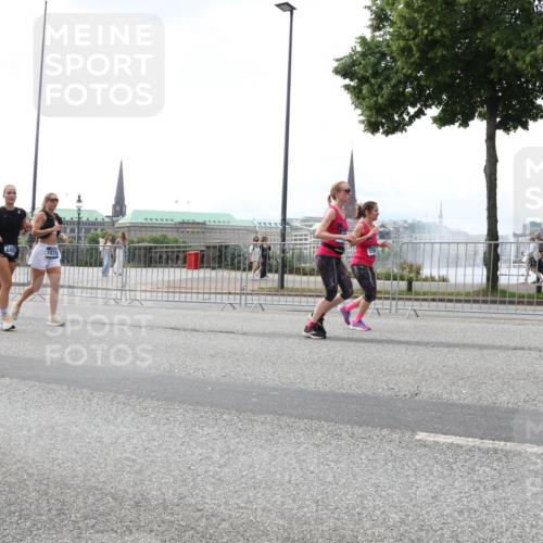 29.06.2025 - hella hamburg halbmarathon Lena Gebhardt http://msf.ph/oto/8431124 29.06.2025 10:44:09 Lombardsbrücke 15719, 59, 1026, 1095, 1306, 1310, 1345, 1459, 1519, 1802, 1804, 2073, 2186, 2343, 2610, 2692, 2733, 3065, 3288, 3596, 3597, 4496, 4627, 4636, 4898, 5001, 5127, 5192, 5201, 5293, 5647, 5730, 5731, 5890, 5902, 5905, 6036, 6334, 6895, 6971, 6973, 7205, 7206, 7326, 7489, 7610, 7818, 7842, 8000, 8058, 8272, 8591, 8763, 8870, 8957, 9073, 9510, 9704, 9879, 10097, 10223, 10303, 10304, 11825, 11955, 12322, 12803, 12995, 13330, 13390, 13906, 14091, 14123, 14654 meine-sportfotos.de