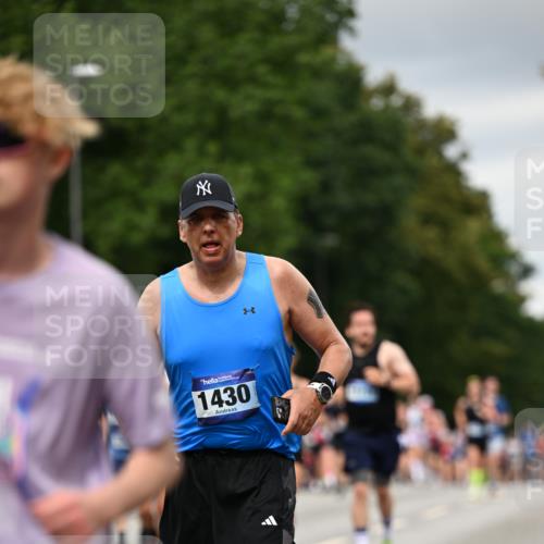 29.06.2025 - hella hamburg halbmarathon Dr. Thomas Lammeyer http://msf.ph/oto/8431130 29.06.2025 10:52:10 Kennedybrücke 1073, 1430, 1434, 1523, 1618, 2163, 2195, 2320, 2407, 2418, 2491, 2882, 2994, 3468, 3679, 4239, 4588, 4974, 5796, 6255, 6256, 6879, 7240, 8105, 8158, 8270, 9018, 9356, 10075, 10658, 10777, 10903, 11276 meine-sportfotos.de
