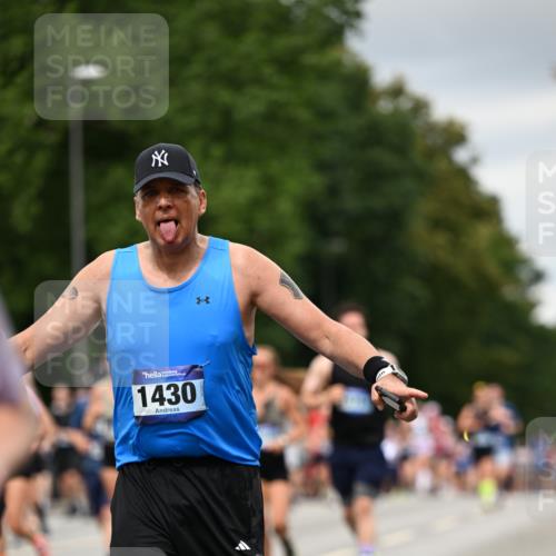 29.06.2025 - hella hamburg halbmarathon Dr. Thomas Lammeyer http://msf.ph/oto/8431158 29.06.2025 10:52:10 Kennedybrücke 1073, 1430, 1434, 1523, 1618, 2163, 2195, 2320, 2407, 2418, 2491, 2882, 2994, 3468, 3679, 4239, 4588, 4974, 5796, 6255, 6256, 6879, 7240, 8105, 8158, 8270, 9018, 9356, 10075, 10658, 10777, 10903, 11276 meine-sportfotos.de