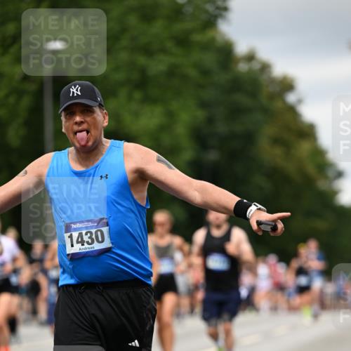 29.06.2025 - hella hamburg halbmarathon Dr. Thomas Lammeyer http://msf.ph/oto/8431168 29.06.2025 10:52:10 Kennedybrücke 1073, 1430, 1434, 1523, 1618, 2163, 2195, 2320, 2407, 2418, 2491, 2882, 2994, 3468, 3679, 4239, 4588, 4974, 5796, 6255, 6256, 6879, 7240, 8105, 8158, 8270, 9018, 9356, 10075, 10658, 10777, 10903, 11276 meine-sportfotos.de