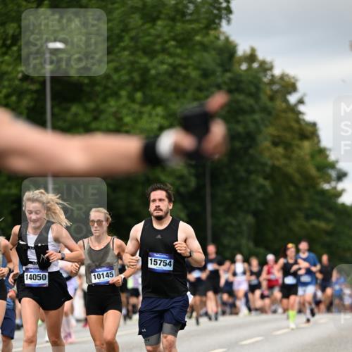 29.06.2025 - hella hamburg halbmarathon Dr. Thomas Lammeyer http://msf.ph/oto/8431236 29.06.2025 10:52:12 Kennedybrücke 1045, 1073, 1430, 1434, 1523, 1618, 2163, 2195, 2320, 2407, 2418, 2491, 2882, 2994, 3468, 3679, 4037, 4239, 4588, 4974, 5796, 6255, 6256, 6879, 7240, 8105, 8158, 8270, 9018, 9356, 10075, 10658, 10777, 10903, 11276, 11351 meine-sportfotos.de