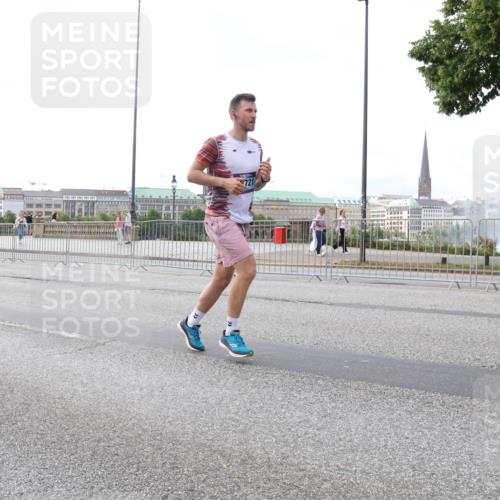 29.06.2025 - hella hamburg halbmarathon Lena Gebhardt http://msf.ph/oto/8431240 29.06.2025 10:07:40 Lombardsbrücke 1079, 1173, 1893, 2032, 2136, 2190, 2309, 3328, 3922, 4228, 4502, 4550, 4864, 5100, 5242, 5287, 5899, 6196, 6517, 6518, 6707, 6713, 6715, 6918, 7019, 7760, 9071, 9338, 9966, 9967, 10212, 10700, 10703, 11114, 11394, 11641, 11758, 12378, 12789, 13458, 15051, 15673, 16241, 16539, 16915, 17062, 18218, 18270, 18531, 18721, 19134 meine-sportfotos.de