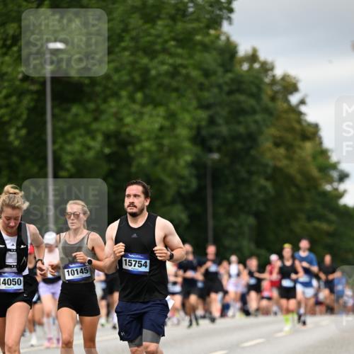 29.06.2025 - hella hamburg halbmarathon Dr. Thomas Lammeyer http://msf.ph/oto/8431256 29.06.2025 10:52:12 Kennedybrücke 1045, 1073, 1430, 1434, 1523, 1618, 2163, 2195, 2320, 2407, 2418, 2491, 2882, 2994, 3468, 3679, 4037, 4239, 4588, 4974, 5796, 6255, 6256, 6879, 7240, 8105, 8158, 8270, 9018, 9356, 10075, 10658, 10777, 10903, 11276, 11351 meine-sportfotos.de