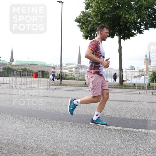 29.06.2025 - hella hamburg halbmarathon Lena Gebhardt http://msf.ph/oto/8431261 29.06.2025 10:07:41 Lombardsbrücke 1079, 1173, 1893, 2032, 2136, 2190, 2309, 3328, 3922, 4228, 4502, 4550, 4864, 5100, 5242, 5287, 5899, 6196, 6517, 6518, 6707, 6713, 6715, 6918, 7019, 7760, 9071, 9338, 9966, 9967, 10212, 10700, 10703, 11114, 11394, 11641, 12378, 12789, 13458, 15051, 15673, 15785, 16241, 16539, 16809, 16915, 17062, 18218, 18270, 18531, 18721, 19134 meine-sportfotos.de