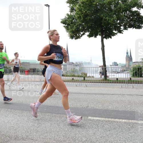 29.06.2025 - hella hamburg halbmarathon Lena Gebhardt http://msf.ph/oto/8431280 29.06.2025 10:44:11 Lombardsbrücke 8870, 1454, 7582, 1026, 1095, 1306, 1345, 1459, 1519, 1802, 1804, 2073, 2186, 2343, 2610, 2692, 2733, 3065, 3288, 3596, 3597, 4496, 4627, 4636, 4898, 5001, 5127, 5192, 5201, 5293, 5647, 5730, 5731, 5890, 5902, 5905, 6036, 6334, 6895, 7326, 7489, 7610, 7818, 7842, 8058, 8272, 8591, 8763, 8870, 8957, 9073, 9510, 9704, 9879, 10097, 10223, 10303, 10304, 11825, 11955, 12322, 12803, 12995, 13330, 13390, 13906, 14091, 14123, 14654 meine-sportfotos.de