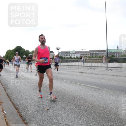 29.06.2025 - hella hamburg halbmarathon Lena Gebhardt http://msf.ph/oto/8431290 29.06.2025 10:07:42 Lombardsbrücke 36, 1079, 1173, 1893, 2032, 2136, 2190, 2309, 3328, 3922, 4228, 4502, 4550, 4864, 5100, 5242, 5287, 5899, 6196, 6517, 6518, 6707, 6713, 6715, 6918, 7019, 7760, 9071, 9338, 9966, 9967, 10212, 10700, 10703, 11114, 11394, 11641, 12378, 12789, 13458, 15051, 15673, 15785, 16241, 16539, 16809, 16915, 17062, 18218, 18270, 18531, 18721, 19134 meine-sportfotos.de