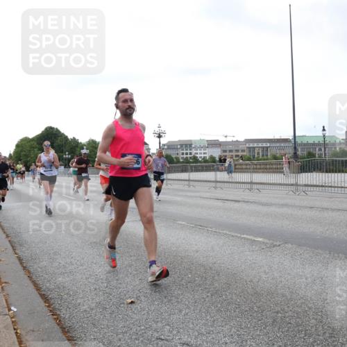 29.06.2025 - hella hamburg halbmarathon Lena Gebhardt http://msf.ph/oto/8431301 29.06.2025 10:07:42 Lombardsbrücke 1079, 1173, 1893, 2032, 2136, 2190, 2309, 3328, 3922, 4228, 4502, 4550, 4864, 5100, 5242, 5287, 5899, 6196, 6517, 6518, 6707, 6713, 6715, 6918, 7019, 7760, 9071, 9338, 9966, 9967, 10212, 10700, 10703, 11114, 11394, 11641, 12378, 12789, 13458, 15051, 15673, 15785, 16241, 16539, 16809, 16915, 17062, 18218, 18270, 18531, 18721, 19134 meine-sportfotos.de