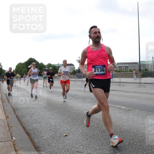 29.06.2025 - hella hamburg halbmarathon Lena Gebhardt http://msf.ph/oto/8431314 29.06.2025 10:07:42 Lombardsbrücke 7019, 2136, 1079, 1173, 1893, 2032, 2136, 2190, 2309, 3328, 3922, 4228, 4502, 4550, 4864, 5100, 5242, 5287, 5899, 6196, 6517, 6518, 6707, 6713, 6715, 6918, 7019, 7760, 9071, 9338, 9966, 9967, 10212, 10700, 10703, 11114, 11394, 11641, 12378, 12789, 13458, 15051, 15673, 15785, 16241, 16539, 16809, 16915, 17062, 18218, 18270, 18531, 18721, 19134 meine-sportfotos.de