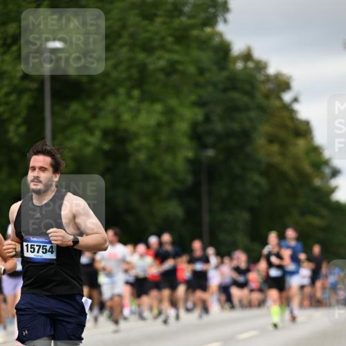 29.06.2025 - hella hamburg halbmarathon Dr. Thomas Lammeyer http://msf.ph/oto/8431315 29.06.2025 10:52:13 Kennedybrücke 1045, 1073, 1430, 1434, 1523, 1618, 2148, 2163, 2195, 2320, 2407, 2418, 2491, 2882, 2994, 3468, 3679, 4037, 4239, 4588, 4974, 5796, 6255, 6256, 6879, 7240, 8105, 8158, 8270, 9018, 9356, 10075, 10658, 10777, 10903, 11351 meine-sportfotos.de