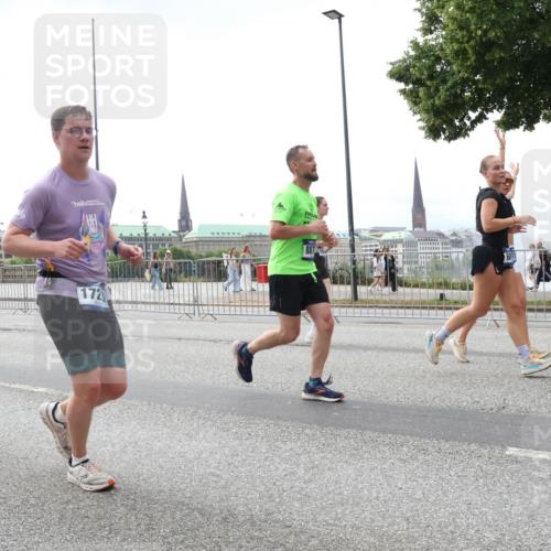 29.06.2025 - hella hamburg halbmarathon Lena Gebhardt http://msf.ph/oto/8431318 29.06.2025 10:44:11 Lombardsbrücke 172, 887, 1026, 1095, 1306, 1345, 1459, 1519, 1802, 1804, 2073, 2186, 2343, 2610, 2692, 2733, 3065, 3288, 3596, 3597, 4496, 4627, 4636, 4898, 5001, 5127, 5192, 5201, 5293, 5647, 5730, 5731, 5890, 5902, 5905, 6036, 6334, 6895, 7326, 7489, 7610, 7818, 7842, 8058, 8272, 8591, 8763, 8870, 8957, 9073, 9510, 9704, 9879, 10097, 10223, 10303, 10304, 11825, 11955, 12322, 12803, 12995, 13330, 13390, 13906, 14091, 14123, 14654 meine-sportfotos.de