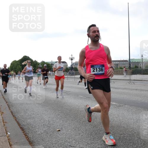 29.06.2025 - hella hamburg halbmarathon Lena Gebhardt http://msf.ph/oto/8431327 29.06.2025 10:07:42 Lombardsbrücke 7019, 107, 5922, 2136, 1079, 1173, 1893, 2032, 2136, 2190, 2309, 3328, 3922, 4228, 4502, 4550, 4864, 5100, 5242, 5287, 5899, 6196, 6517, 6518, 6707, 6713, 6715, 6918, 7019, 7760, 9071, 9338, 9966, 9967, 10212, 10700, 10703, 11114, 11394, 11641, 12378, 12789, 13458, 15051, 15673, 15785, 16241, 16539, 16809, 16915, 17062, 18218, 18270, 18531, 18721, 19134 meine-sportfotos.de