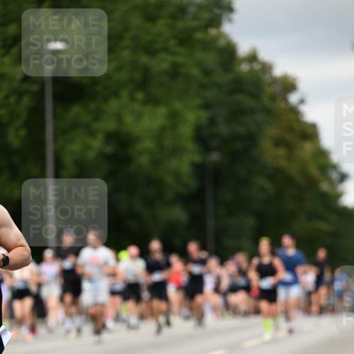 29.06.2025 - hella hamburg halbmarathon Dr. Thomas Lammeyer http://msf.ph/oto/8431356 29.06.2025 10:52:14 Kennedybrücke 1045, 1073, 1430, 1434, 1523, 2148, 2163, 2195, 2320, 2407, 2418, 2491, 2882, 2994, 3468, 3679, 4037, 4239, 4588, 4974, 5796, 6255, 6256, 6879, 8105, 8158, 8270, 9018, 9356, 10075, 10658, 10777, 10903, 10991, 11351 meine-sportfotos.de