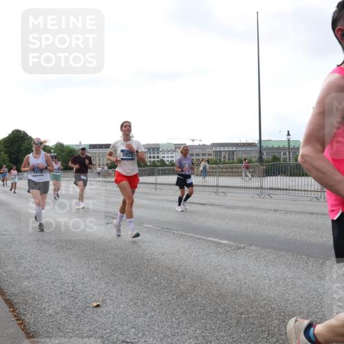 29.06.2025 - hella hamburg halbmarathon Lena Gebhardt http://msf.ph/oto/8431358 29.06.2025 10:07:43 Lombardsbrücke 11394, 7019, 3922, 2136, 1079, 1173, 1893, 2032, 2136, 2190, 2309, 3328, 3922, 4228, 4502, 4550, 4864, 5100, 5242, 5287, 5899, 6196, 6517, 6518, 6707, 6713, 6715, 6918, 7019, 7760, 9071, 9338, 9966, 9967, 10212, 10700, 10703, 11114, 11394, 11641, 12378, 12789, 13458, 15051, 15673, 15785, 16241, 16539, 16809, 16915, 17062, 18218, 18270, 18531, 18721, 19134 meine-sportfotos.de