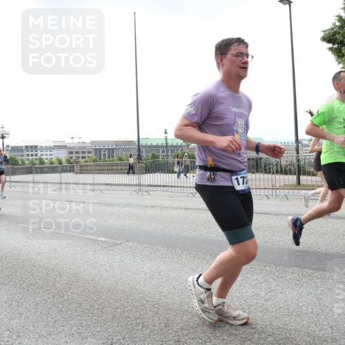 29.06.2025 - hella hamburg halbmarathon Lena Gebhardt http://msf.ph/oto/8431361 29.06.2025 10:44:12 Lombardsbrücke 1802, 1804, 17, 1026, 1095, 1306, 1345, 1459, 1519, 1802, 1804, 2073, 2186, 2343, 2610, 2692, 2733, 3065, 3288, 3596, 3597, 4496, 4627, 4636, 4898, 5001, 5127, 5293, 5647, 5649, 5730, 5731, 5890, 5902, 5905, 6002, 6036, 6334, 6895, 7326, 7489, 7610, 7818, 7842, 8058, 8272, 8591, 8763, 8870, 8957, 9073, 9510, 9704, 9879, 10097, 10223, 10303, 10304, 11825, 11955, 12322, 12409, 12803, 12995, 13330, 13390, 13906, 14091, 14123, 14654 meine-sportfotos.de