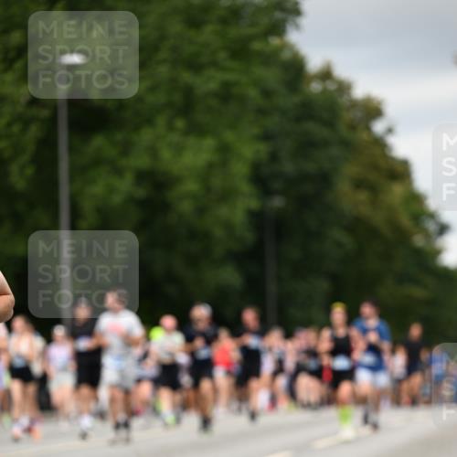 29.06.2025 - hella hamburg halbmarathon Dr. Thomas Lammeyer http://msf.ph/oto/8431363 29.06.2025 10:52:14 Kennedybrücke 1045, 1073, 1430, 1434, 1523, 2148, 2163, 2195, 2320, 2407, 2418, 2491, 2882, 2994, 3468, 3679, 4037, 4239, 4588, 4974, 5796, 6255, 6256, 6879, 8105, 8158, 8270, 9018, 9356, 10075, 10658, 10777, 10903, 10991, 11351 meine-sportfotos.de