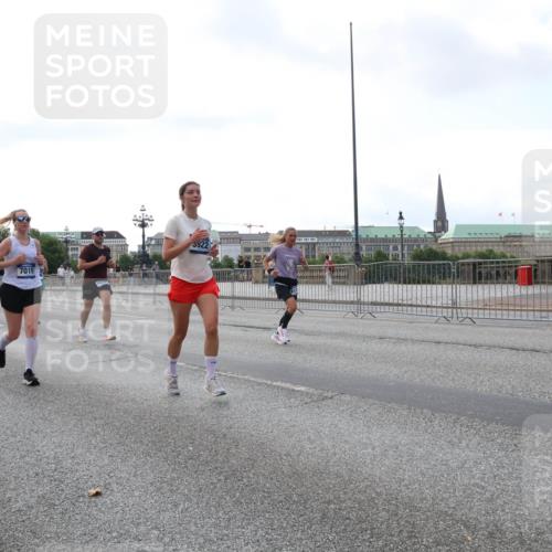 29.06.2025 - hella hamburg halbmarathon Lena Gebhardt http://msf.ph/oto/8431376 29.06.2025 10:07:43 Lombardsbrücke 113, 7019, 5922, 1079, 1173, 1893, 2032, 2136, 2190, 2309, 3328, 3922, 4228, 4502, 4550, 4864, 5100, 5242, 5287, 5899, 6196, 6517, 6518, 6707, 6713, 6715, 6918, 7019, 7760, 9071, 9338, 9966, 9967, 10212, 10700, 10703, 11114, 11394, 11641, 12378, 12789, 13458, 15051, 15673, 15785, 16241, 16539, 16809, 16915, 17062, 18218, 18270, 18531, 18721, 19134 meine-sportfotos.de