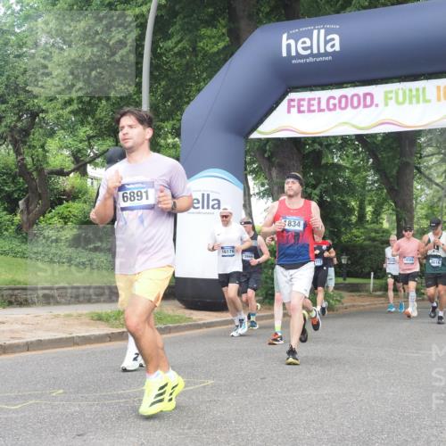 29.06.2025 - hella hamburg halbmarathon KatJ http://msf.ph/oto/8431391 29.06.2025 10:42:27 Zwischen KM18-KM19 1834, 1877, 3794, 4616, 6891, 7976 meine-sportfotos.de